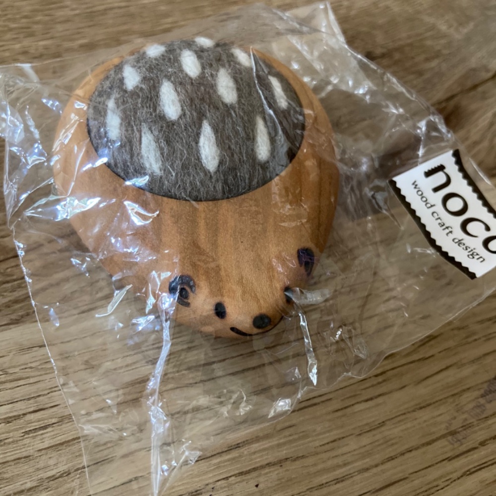 New Hedgehog  pincushion - Picture 3 of 3